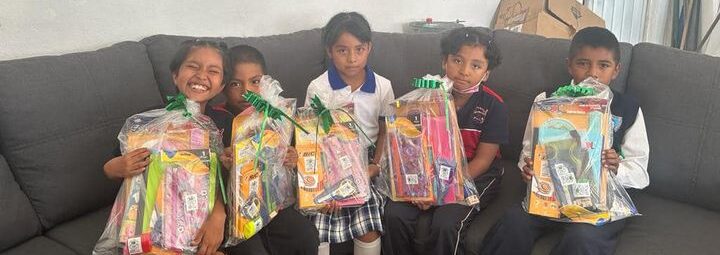 Entrega de Kits Escolares en Morelos