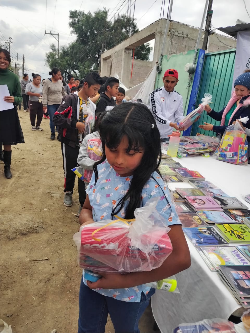 Entrega de Kits Escolares y Libros en la Escuela Telesecundaria Segismundo Freud